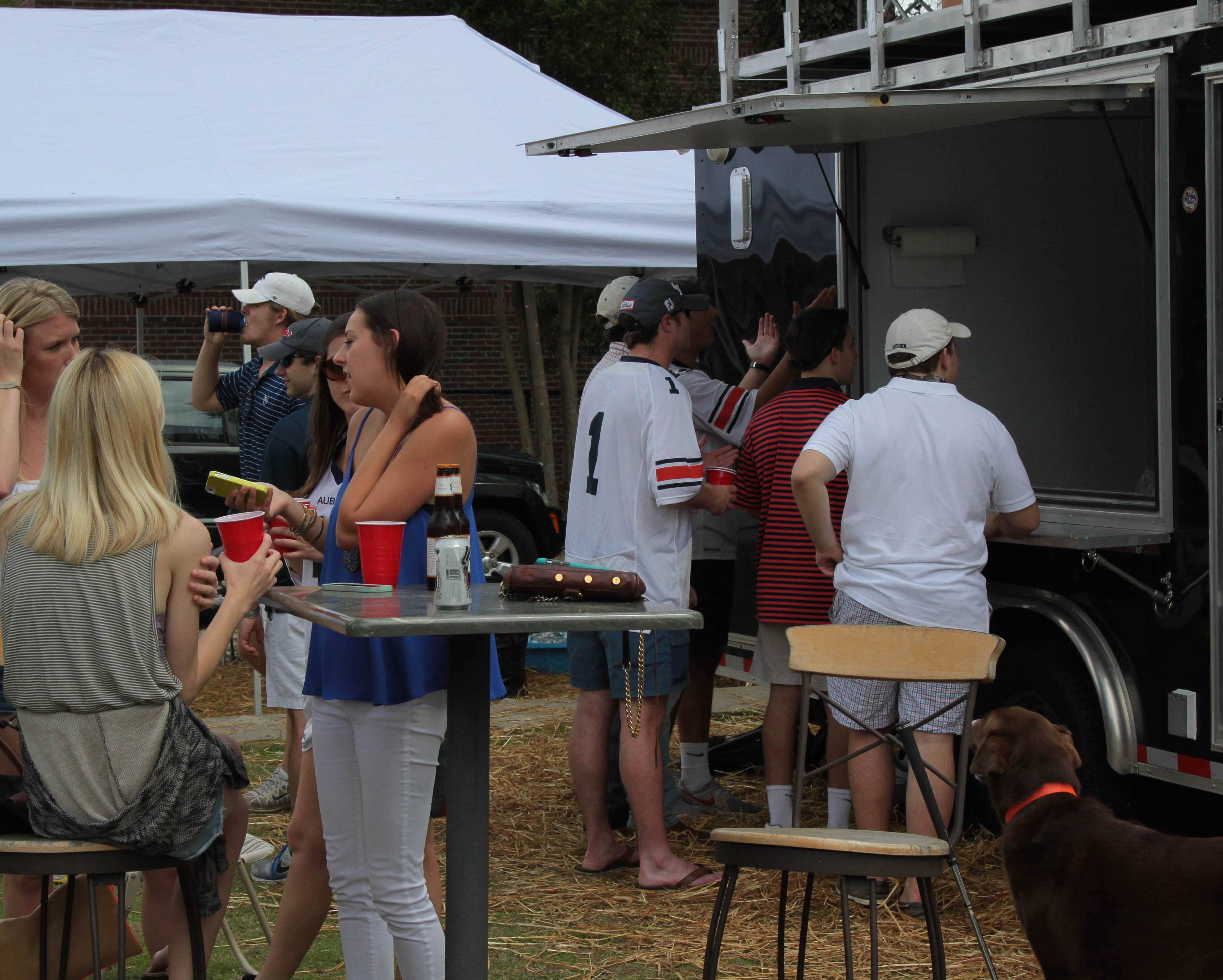 Tailgating-trailer-service-sec