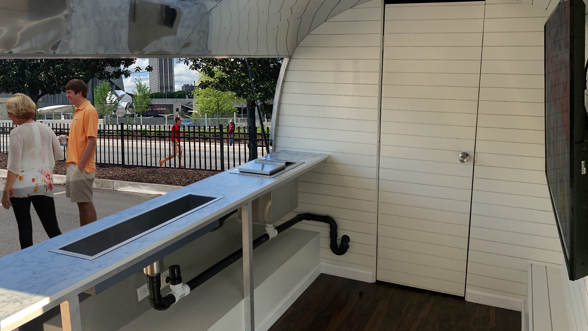 florida-gator-airstream-tv-trailer-services